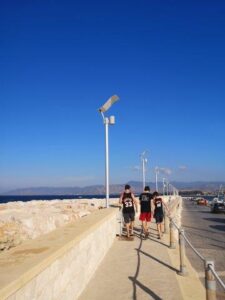 wandelen in de haven van Latchi in cyprus