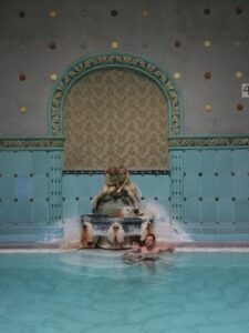 één van de thermale heetwaterbaden in de Gellert spa in Boedapest