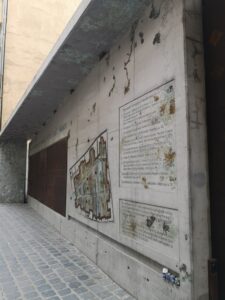 herdenkingsmuur in de Joodse wijk van Boedapest