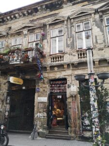 ruin bar Szimpla Kert in Boedapest