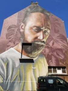 portret streetart in Boulogne-Sur-Mer roadtrip Noord Frankrijk