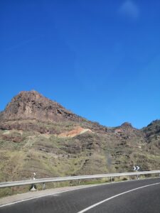 de weg naar los azulejos of regenboogrotsen in Gran Canaria