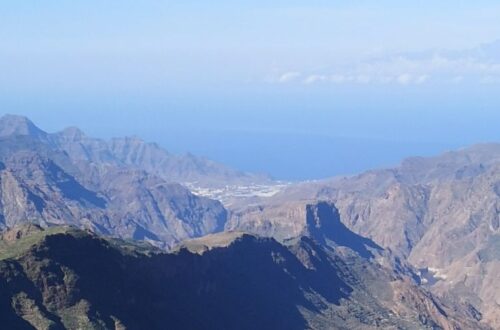 uitzicht op de Teide in Tenerife van aan Roque Nublo op Gran Canaria
