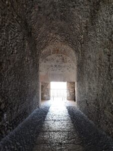 een van de gangen in de arena van Verona in Italië