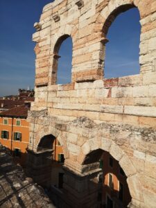 enige overblijfsel van de muren van de arena van Verona in Italië
