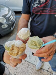 ijsjes van bij gelateria ponte pietra in verona