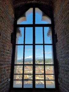 prachtig uitzicht van in de traphal van de Torre dei Lamberti