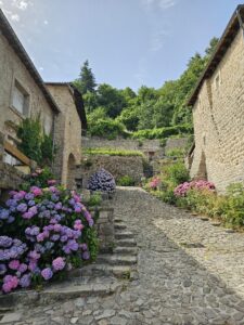 de straatjes van chalencon, een rustiek dorpje in de Ardèche