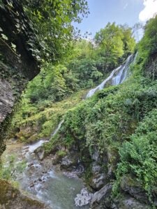 de waterval bij Orrido di Bellano in Noord italië