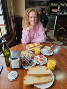 ontbijt bij Hotel Colón in Ronda, tijdens onze rondreis in Andalusië